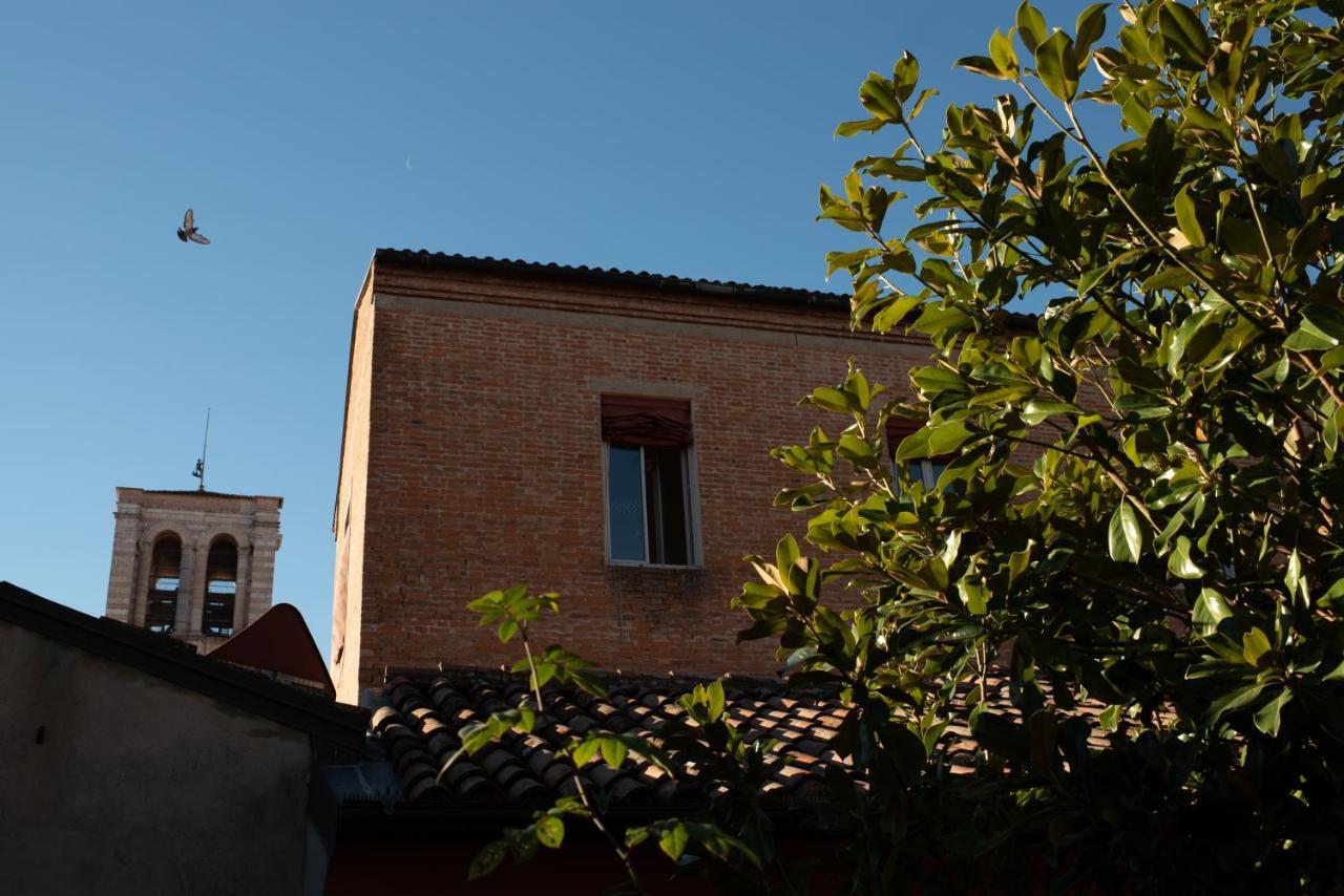 Corte Degli Estensi, Romantica Mansardina Ferrara Exterior photo